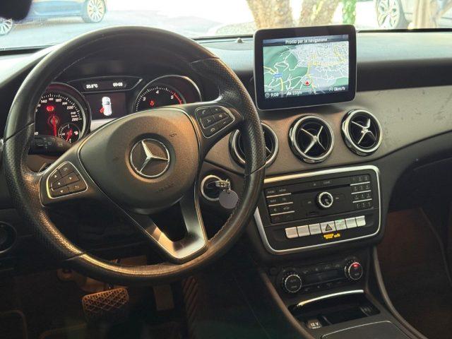 MERCEDES-BENZ GLA 200 d Automatic 4Matic Sport