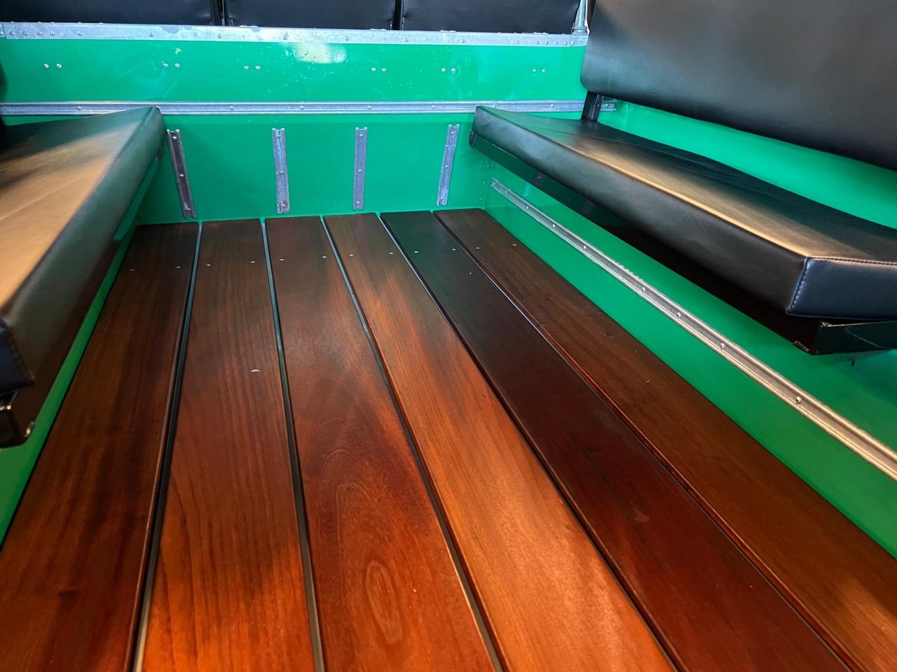 Land Rover Defender Series 109 V8 3