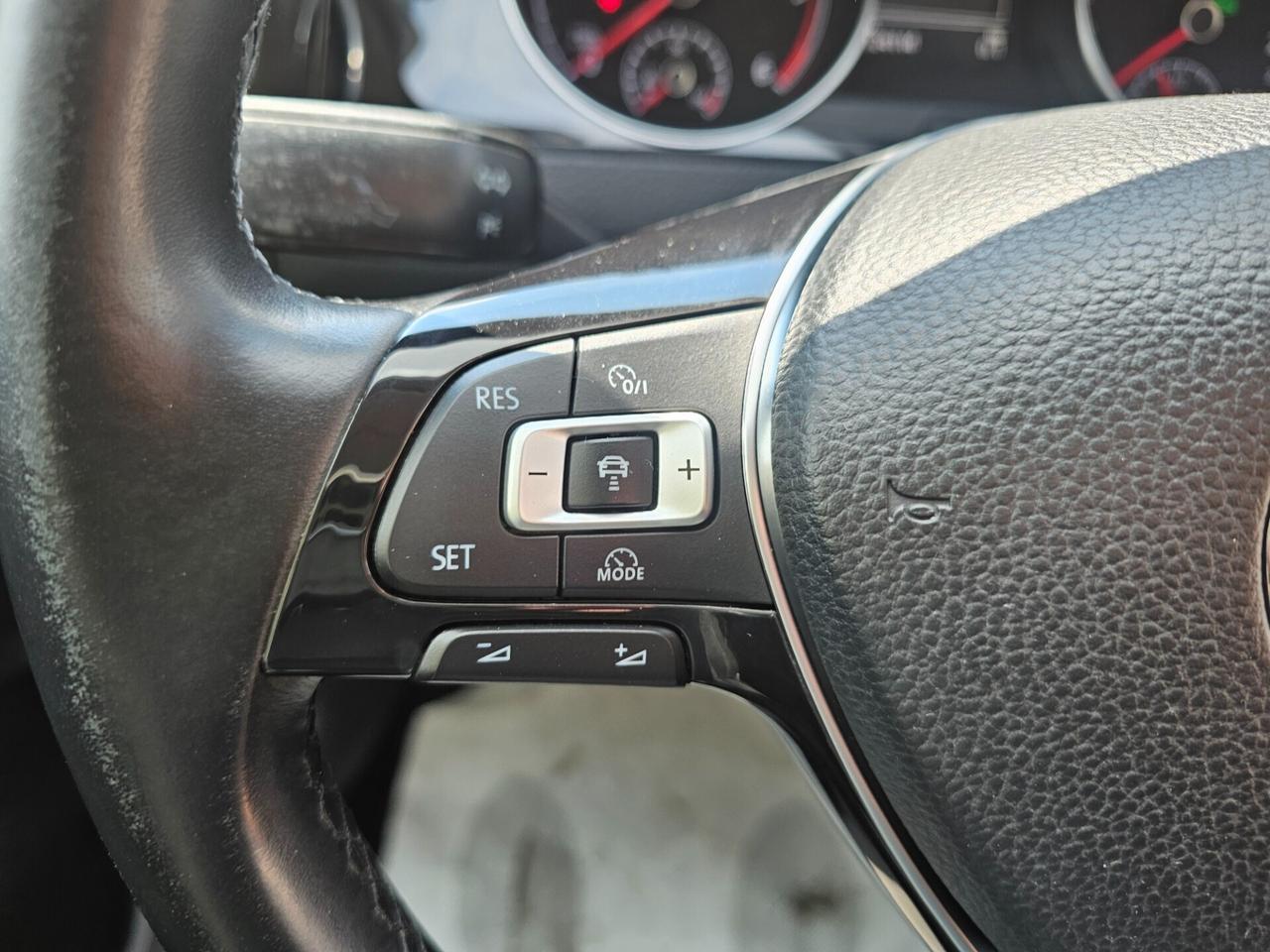 Volkswagen Golf 1.6 TDI DSG 5p. Highline