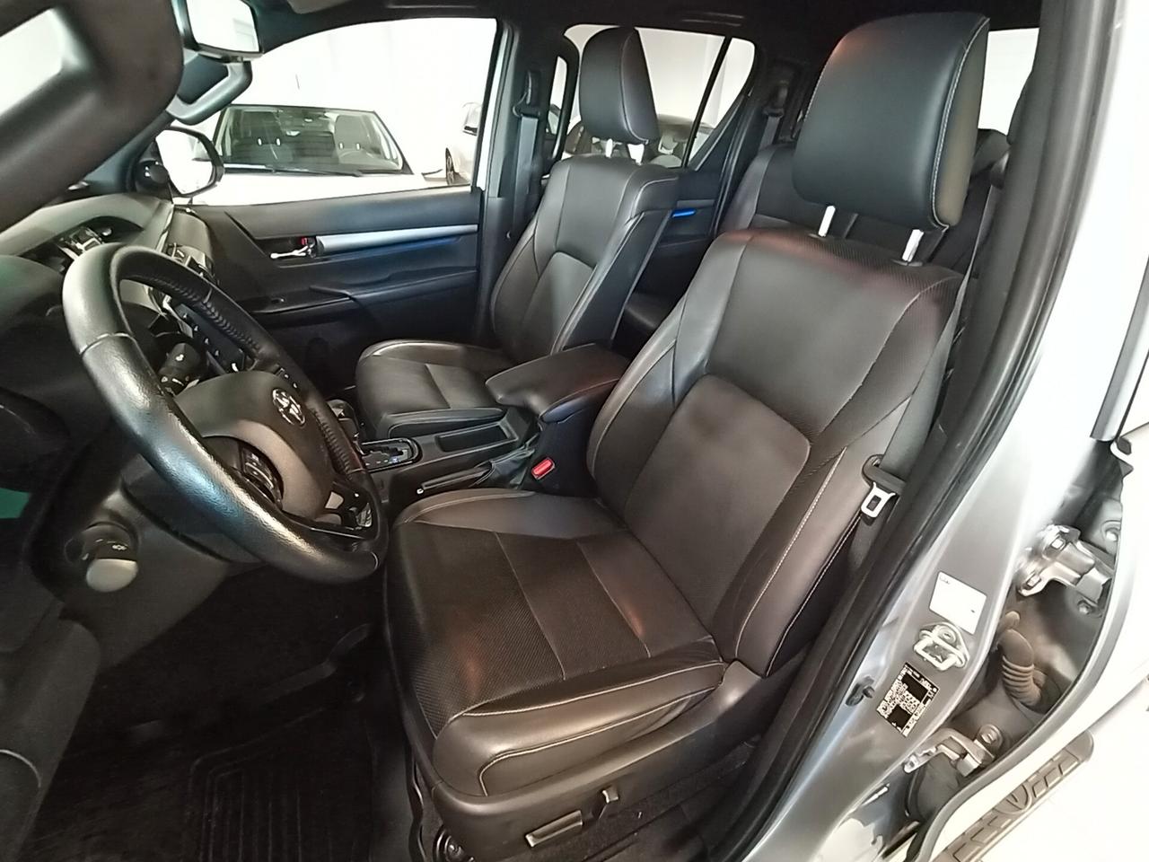 Toyota Hilux Hilux 2.8 d double cab Invincible 4wd auto*