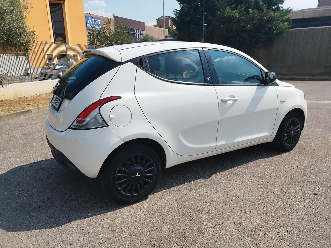 Lancia Ypsilon 1.2 69 CV 5 porte Elefantino - euro 6