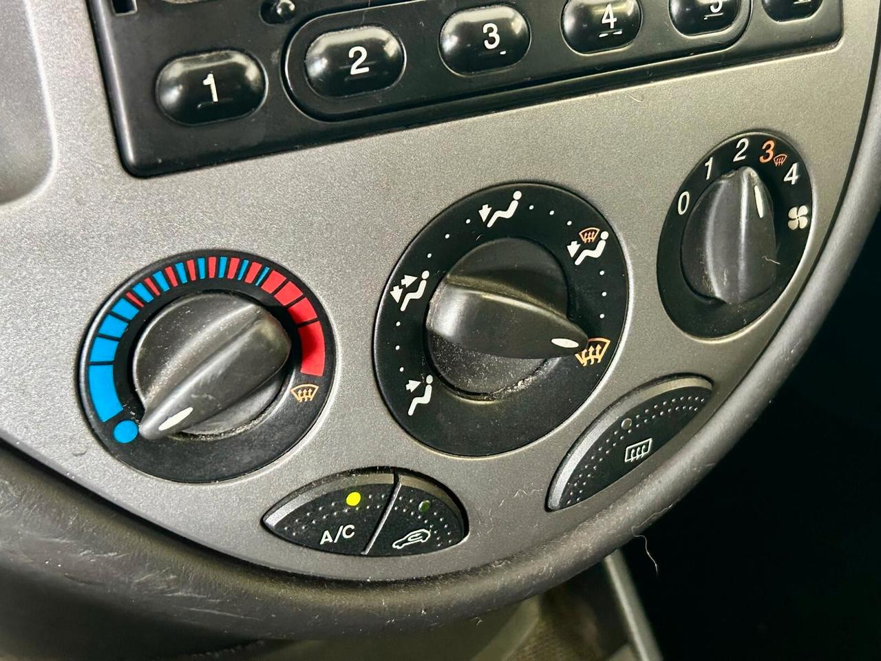 Ford Focus *CLIMATIZZATORE* GPL* VETRI NERI NUOVI* ONESTISSIMA * + CHE ECONOMICA!