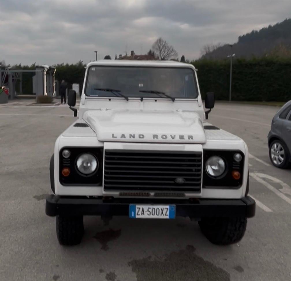 Land Rover Defender 110 2.4 TD4 Hard Top SE