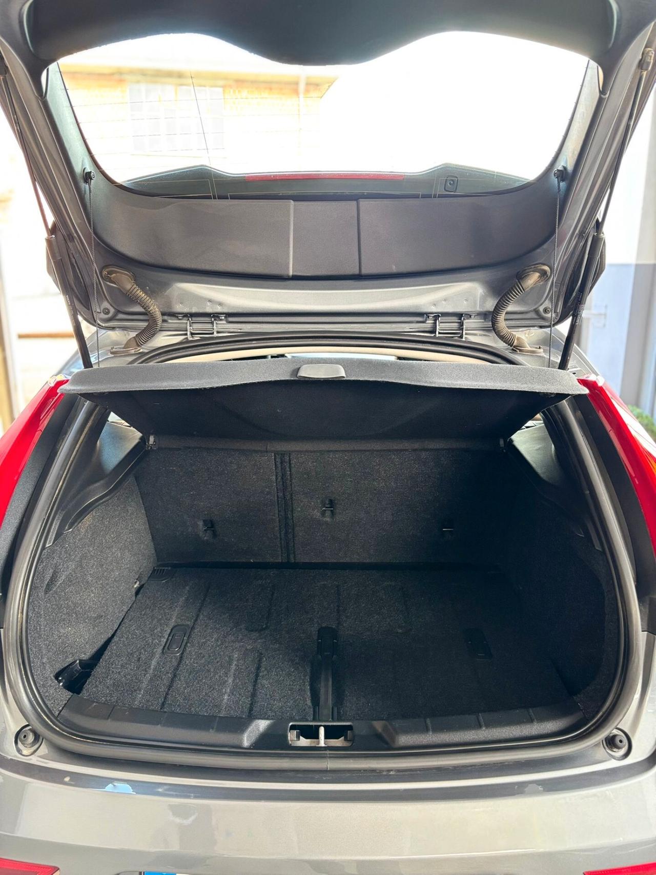 Volvo V40 D2 Geartronic Business Plus