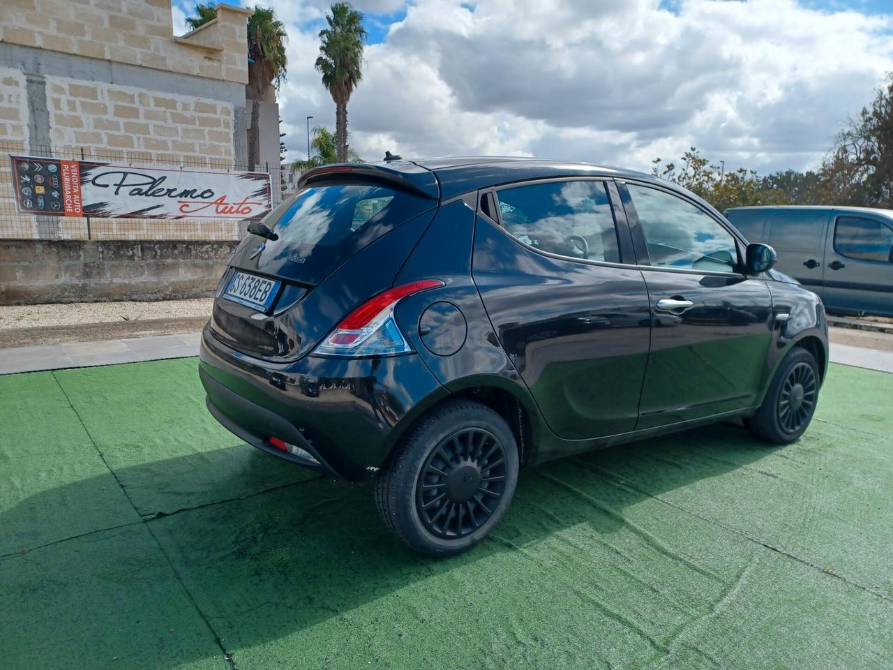 Lancia Ypsilon 1.0 FireFly 5 porte S&S Hybrid Alberta Ferretti