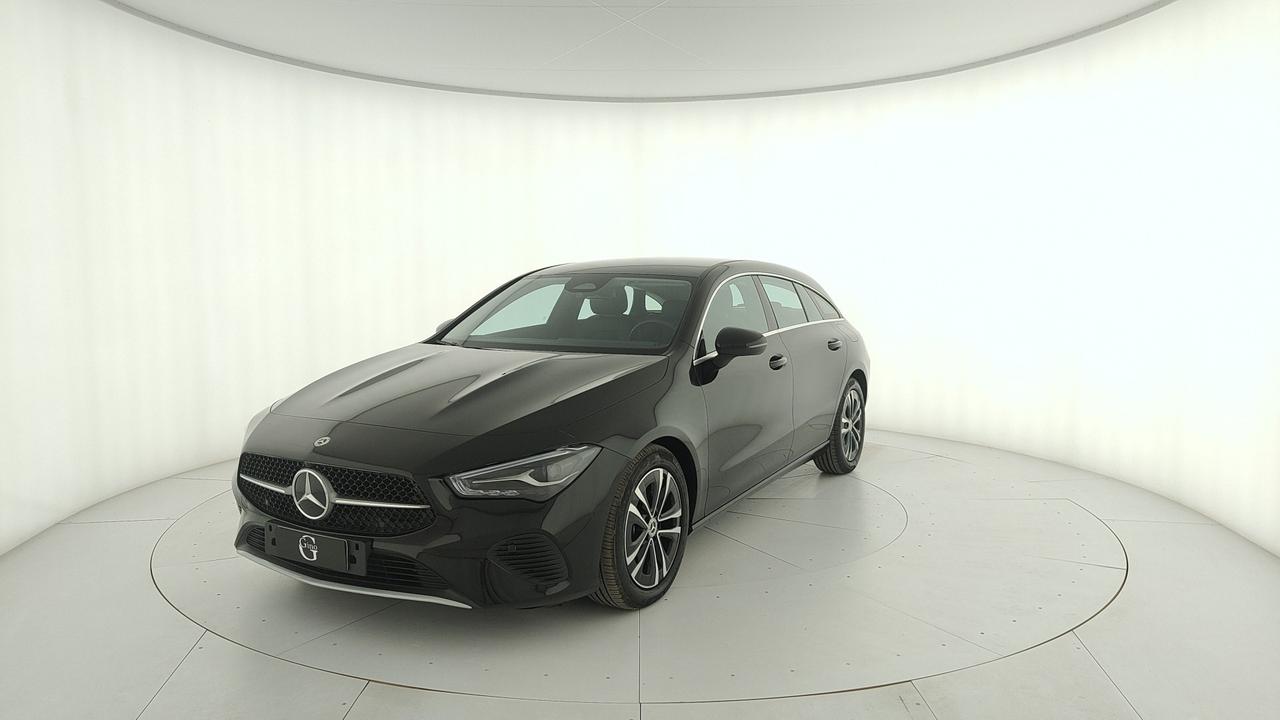 Mercedes-Benz CLA Shooting Brake 180 d Advanced auto