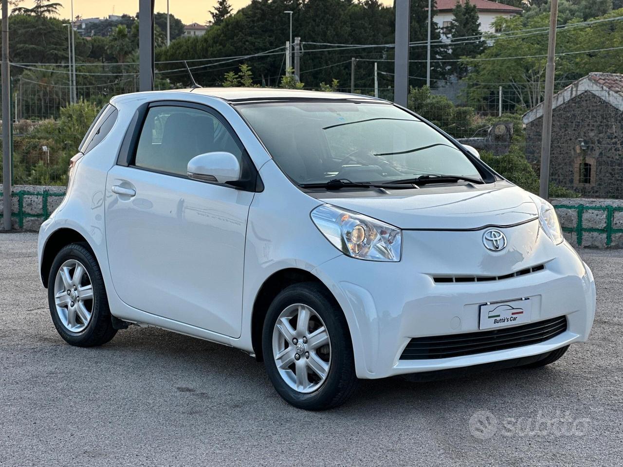 Toyota iQ 1.0 Lounge CVT 2012 Automatica