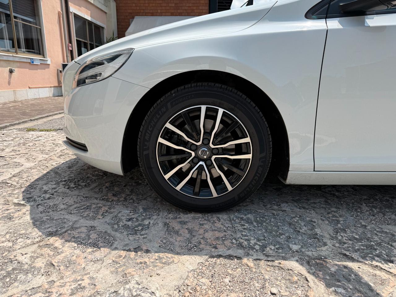 Volvo V40 T2 Momentum