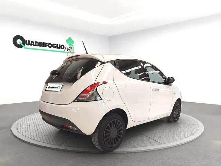 Lancia Ypsilon 1.0 FireFly 5 porte S&S Hybrid Silver