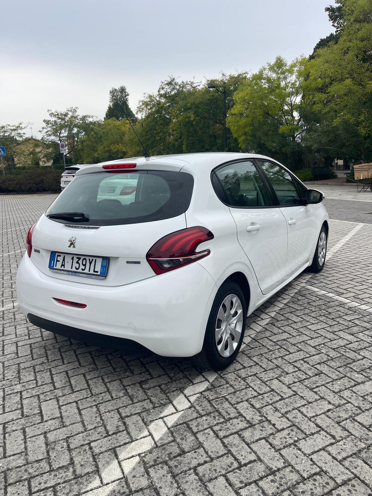 Peugeot 208 BlueHDi 75 5 porte Allure