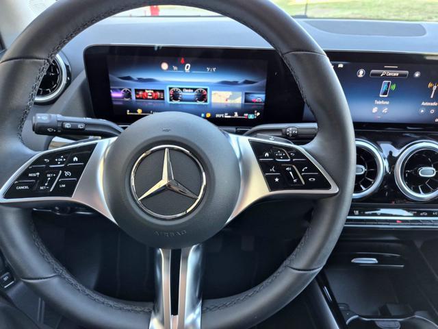 MERCEDES-BENZ GLA 180 Automatic Progressive Advanced