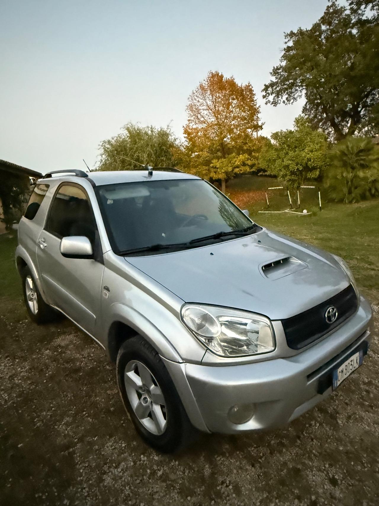 Toyota RAV 4 RAV4 2.0 Tdi D-4D cat 3 porte Sol