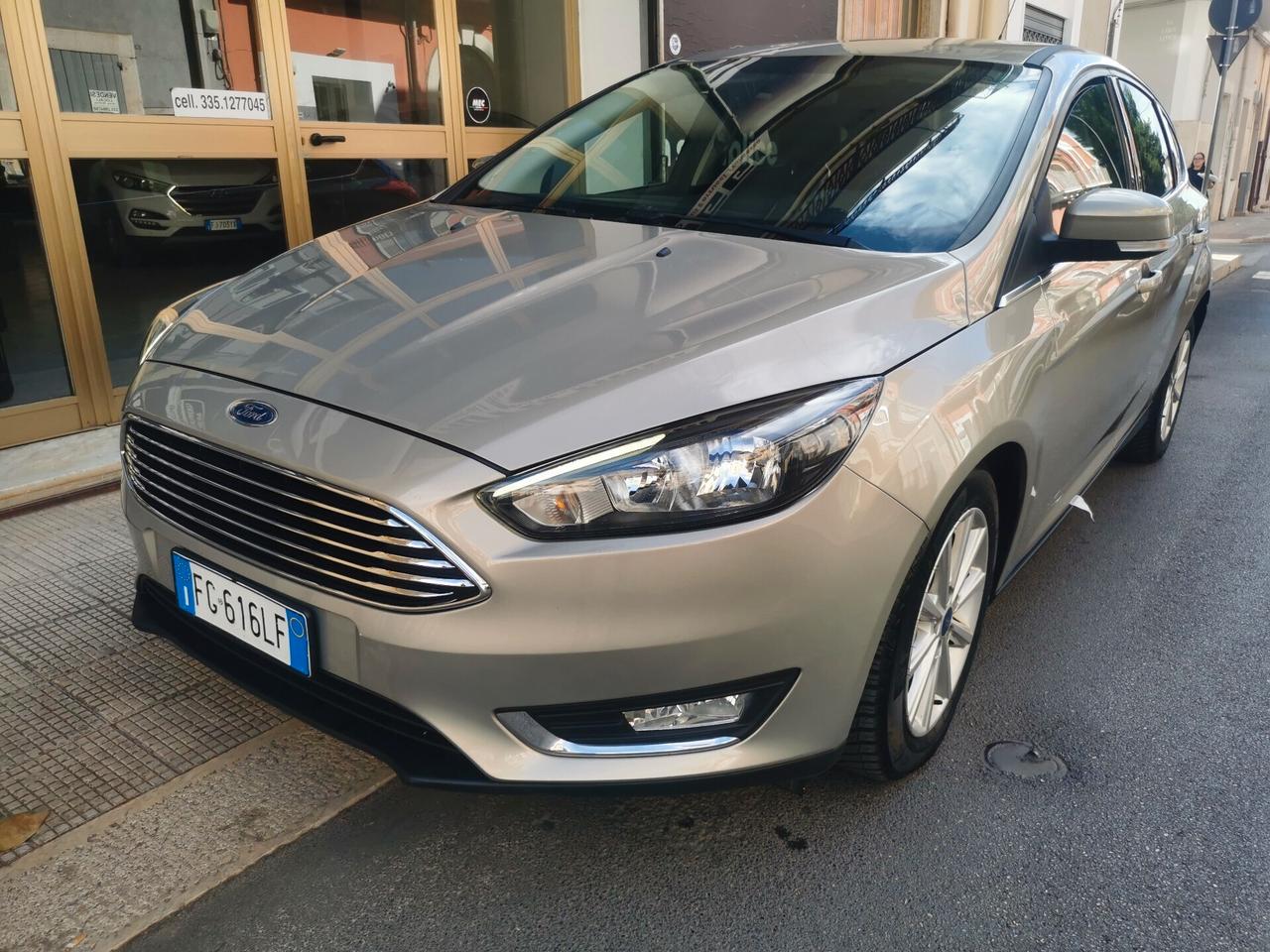 Ford Focus 1.5 TDCi 120 CV berlina Titanium led navi camera