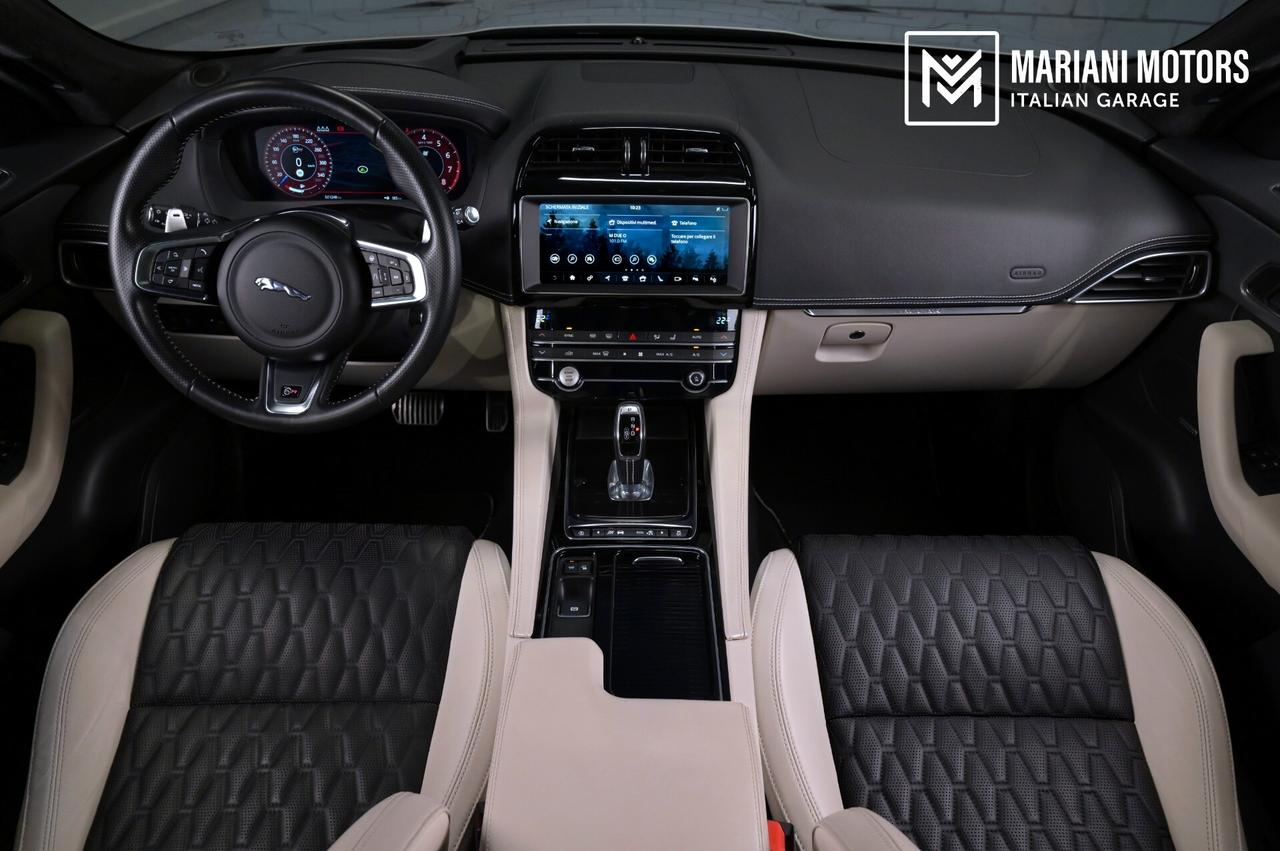 Jaguar F-Pace SVR