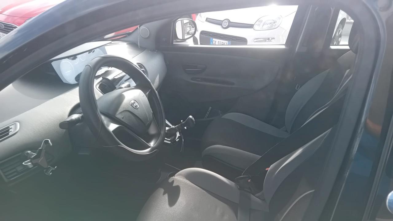 Lancia Ypsilon 1.2 69 CV 5 porte GPL Ecochic Silver