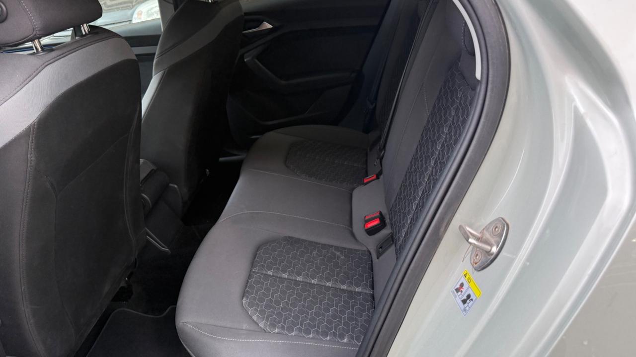 Audi A1 SPB 30 TFSI S line editionLED NAVI KAMERA CERCHI 18 PDC BLUETOOTH CLIMA AUTOMATICO