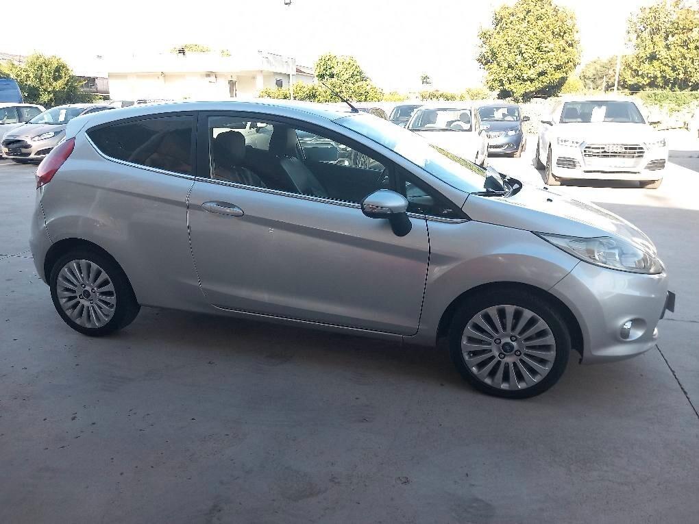 Ford Fiesta 1.6 TDCi 3p. Ghia x neo patentati km 208000 ottime condizioni