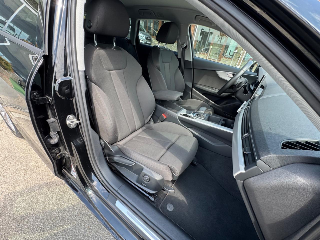 Audi A4 Avant 30 TDI/136 CV S tronic Business Advanced