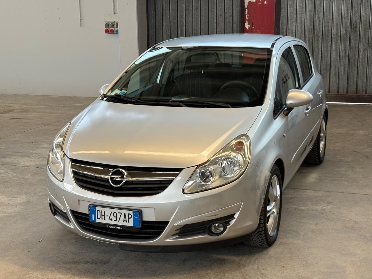 Opel Corsa 1.4 16V 5 porte AUTOMATICA