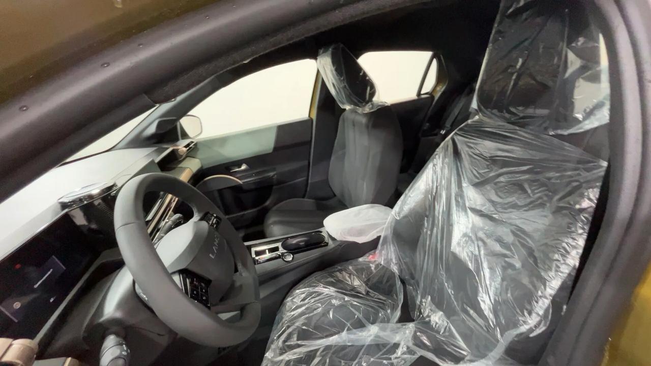 Lancia Ypsilon Hybrid e-DCT Edizione Cassina