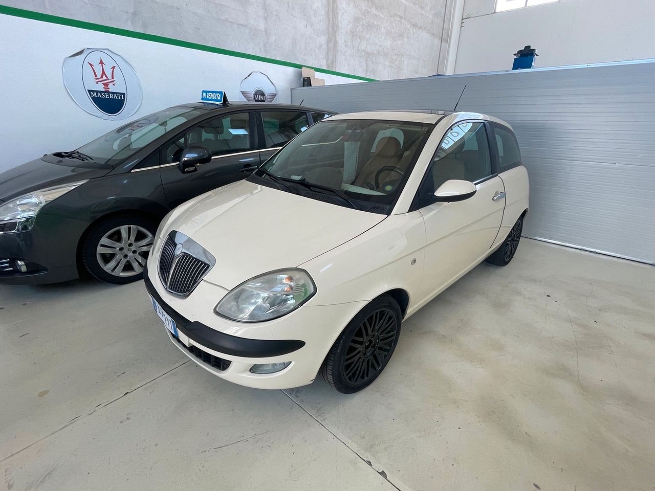 Lancia Ypsilon 1.4 16V Oro