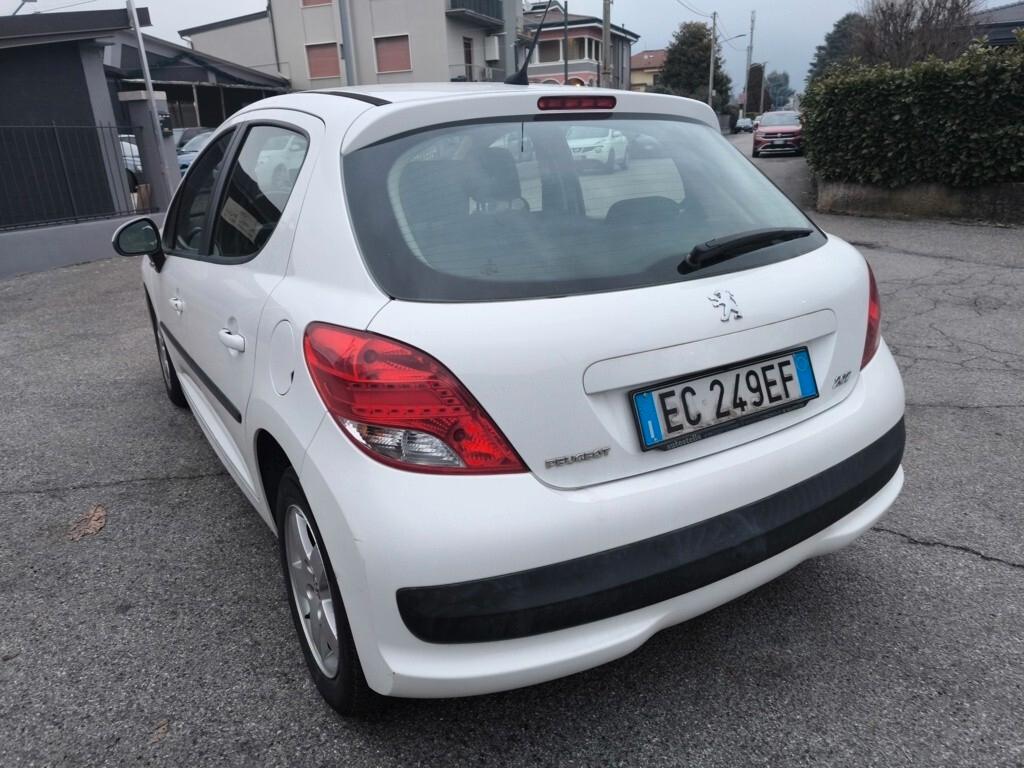 PEUGEOT 207 1,4 BENZINA- OK NEOPATENTATI