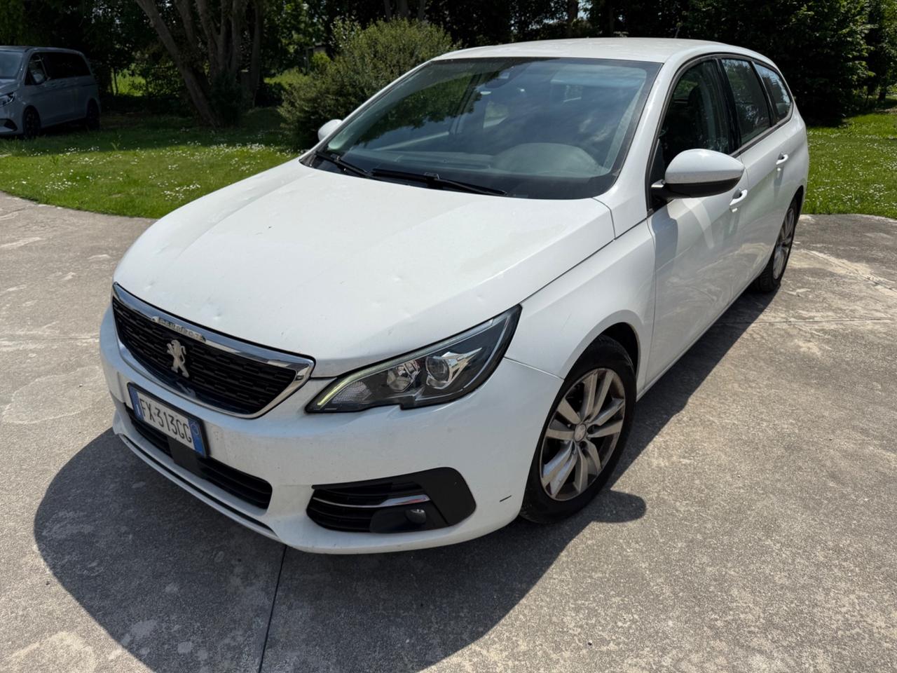 Peugeot 308 grandinata