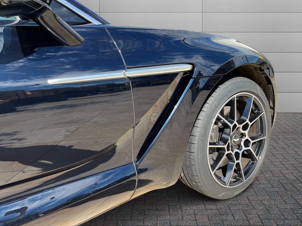 ASTON MARTIN DBX 4.0 auto