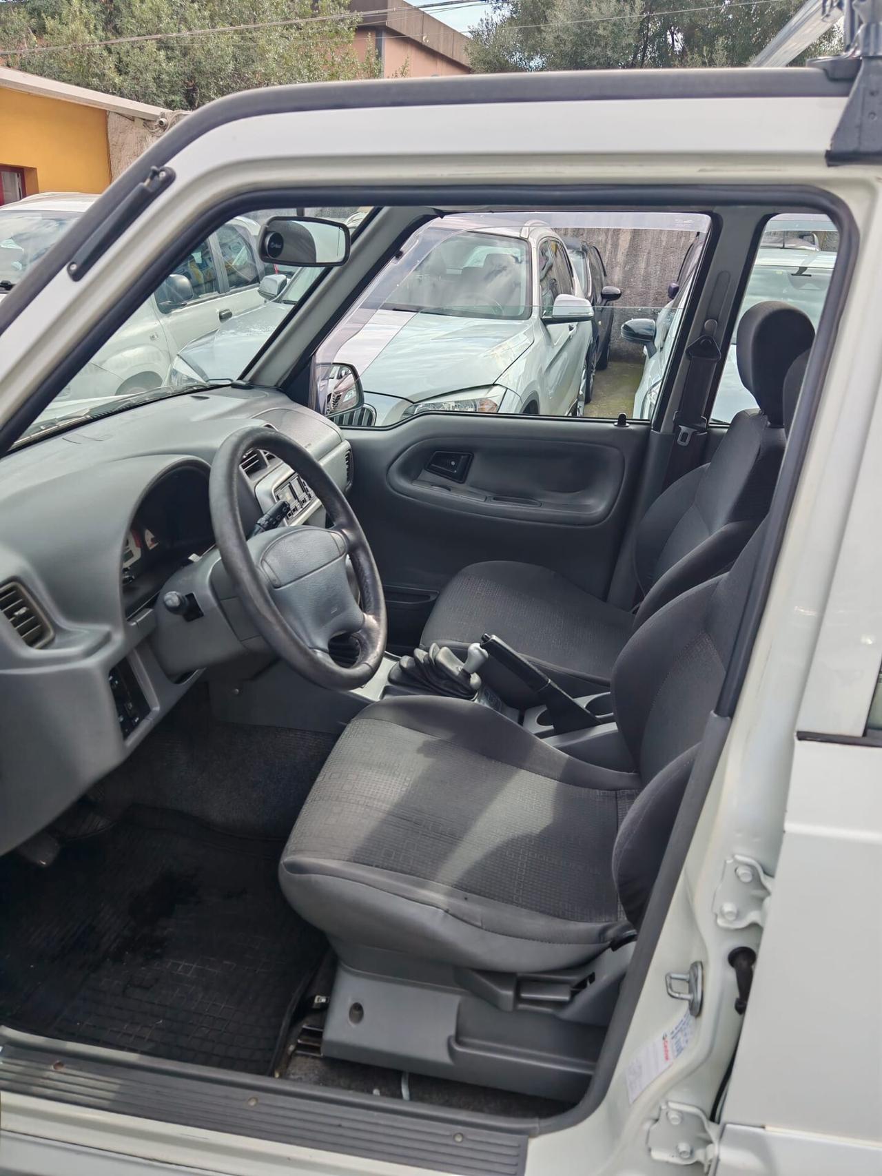 Santana PS 300 350 1.6 HDI Metal Top cat 5p.