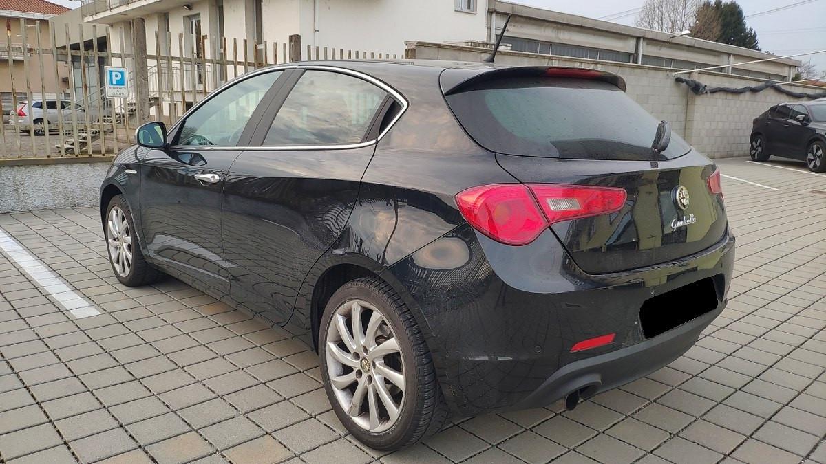 ALFA ROMEO Giulietta SOLO PER COMMERCIANTI AUTO SENZA GARANZIA