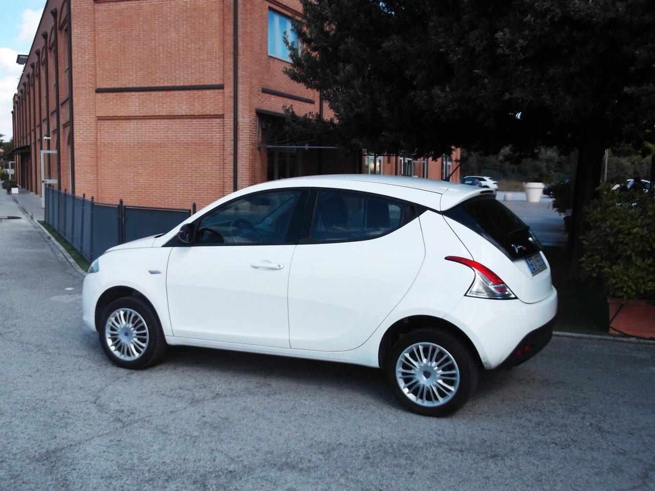 Lancia Ypsilon 1.0 Turbo Metano 2013 Neopat