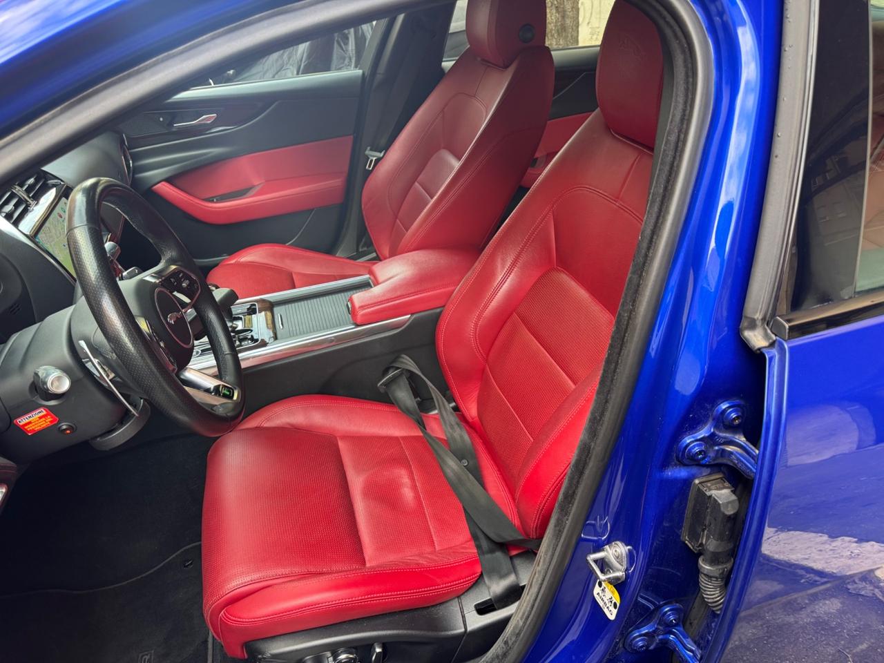 Jaguar XE 2.0 300 CV AWD R-Dynamic SE Guidosimplex