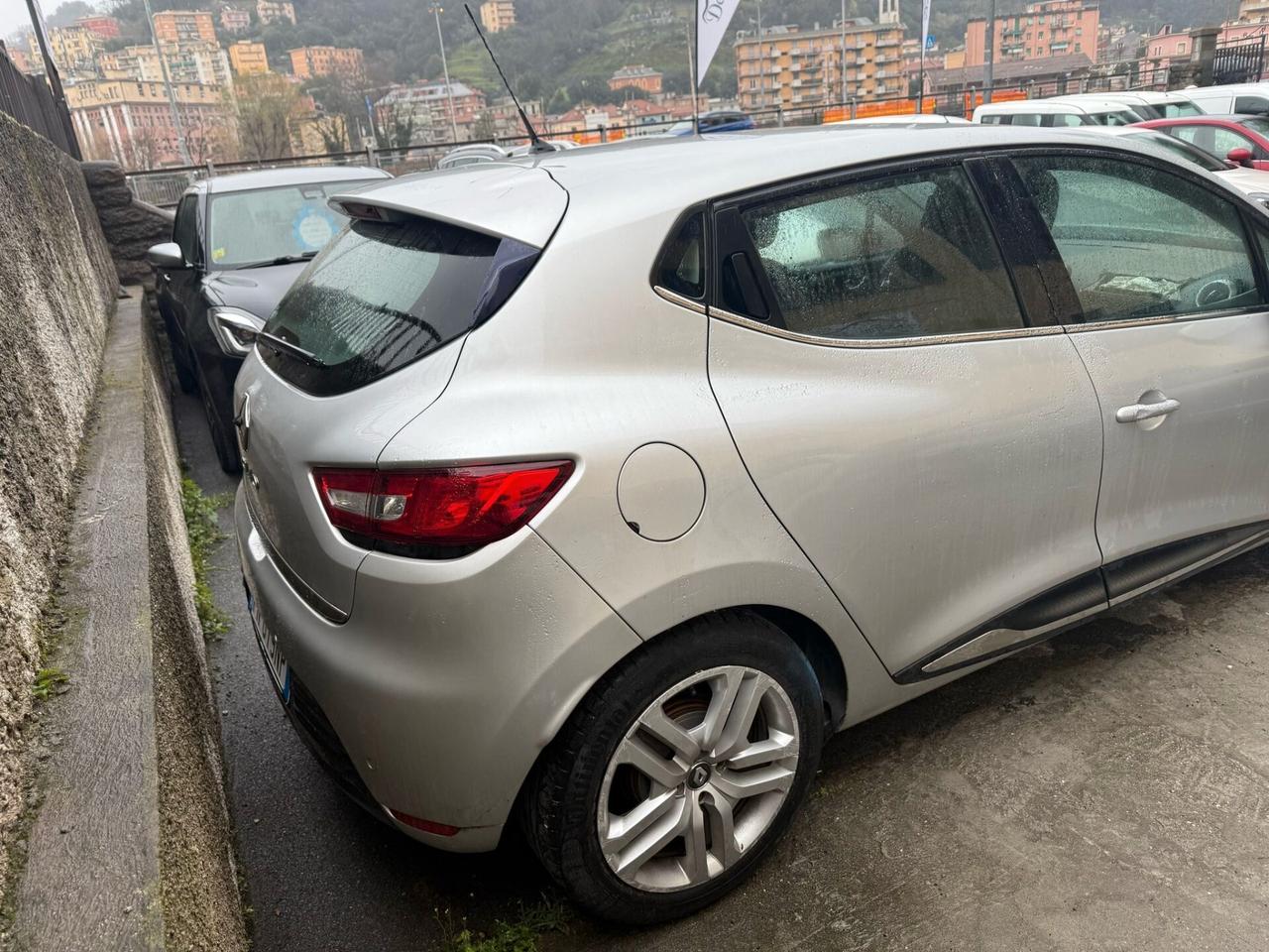 Renault Clio 1.2 75 CV 5 porte Duel