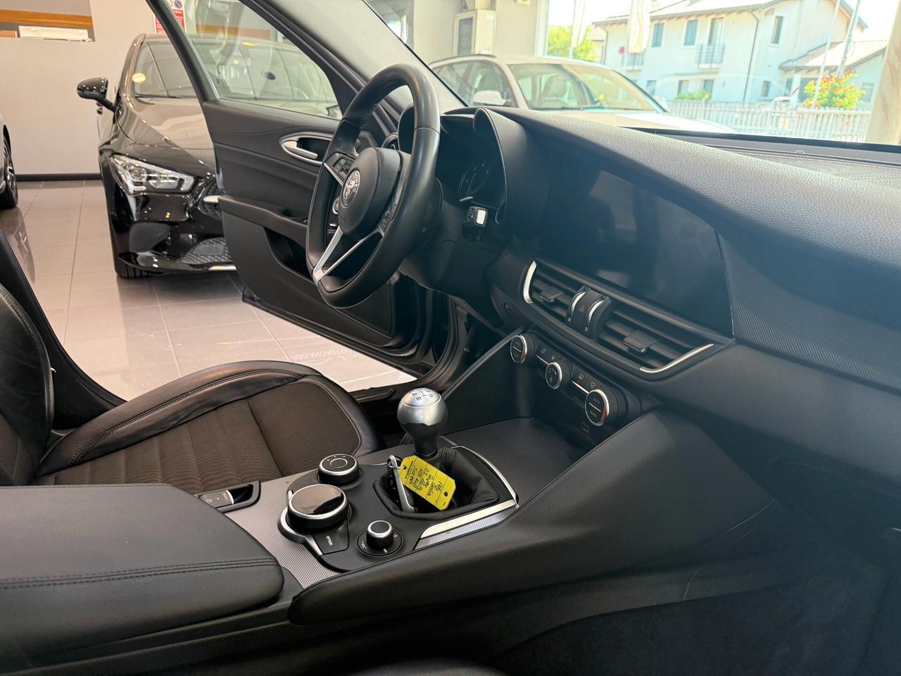 Alfa Romeo Giulia 2.2 t Business Sport Edition 180cv auto