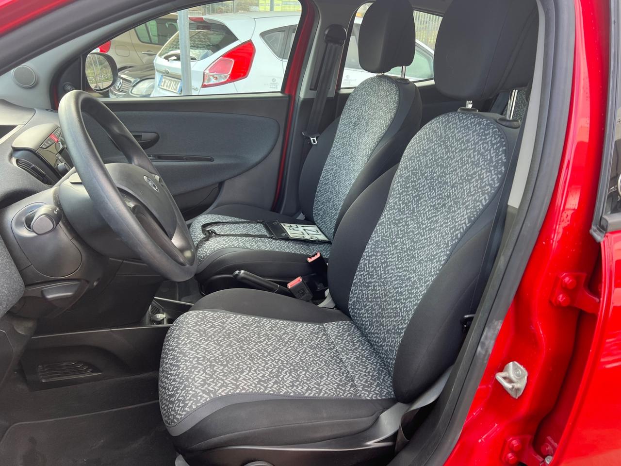 Lancia Ypsilon 1.0 FireFly 5 porte S&S Hybrid Ecochic Silver