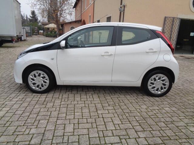 Toyota Aygo Connect 1.0 VVT-i 72 CV 5 porte x-play MMT AUTOMATICA