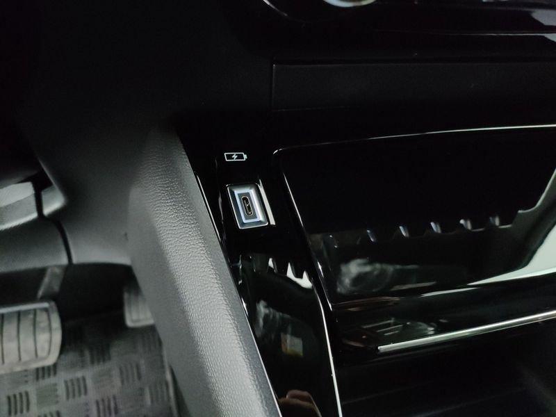 Peugeot 2008 PureTech 130 S&S EAT8 Allure