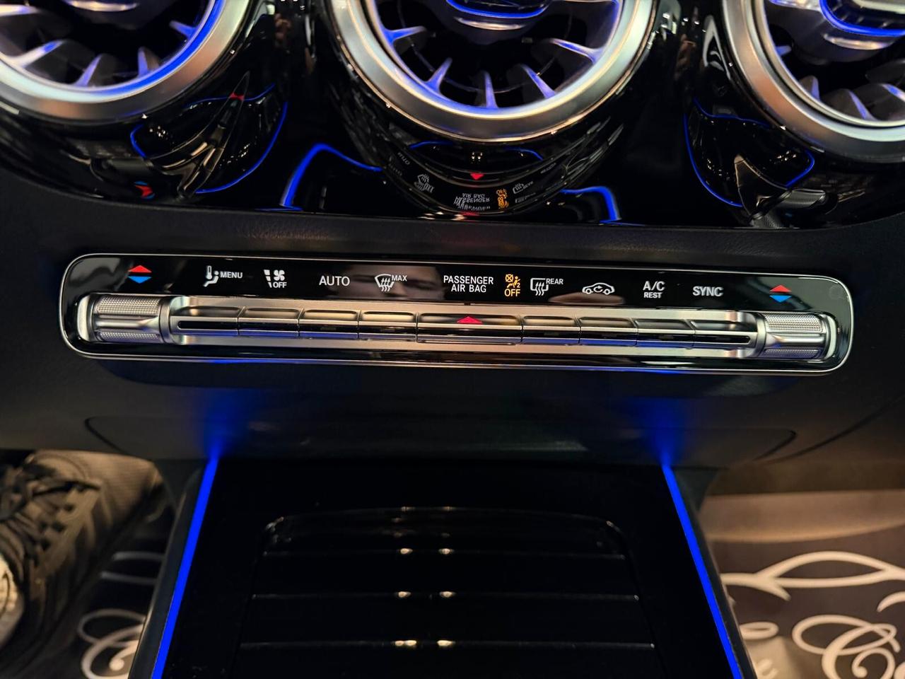 MERCEDES-BENZ GLA 200D PREMIUM 2.0 150CV PELLE NAVI CAM ANNO 2022