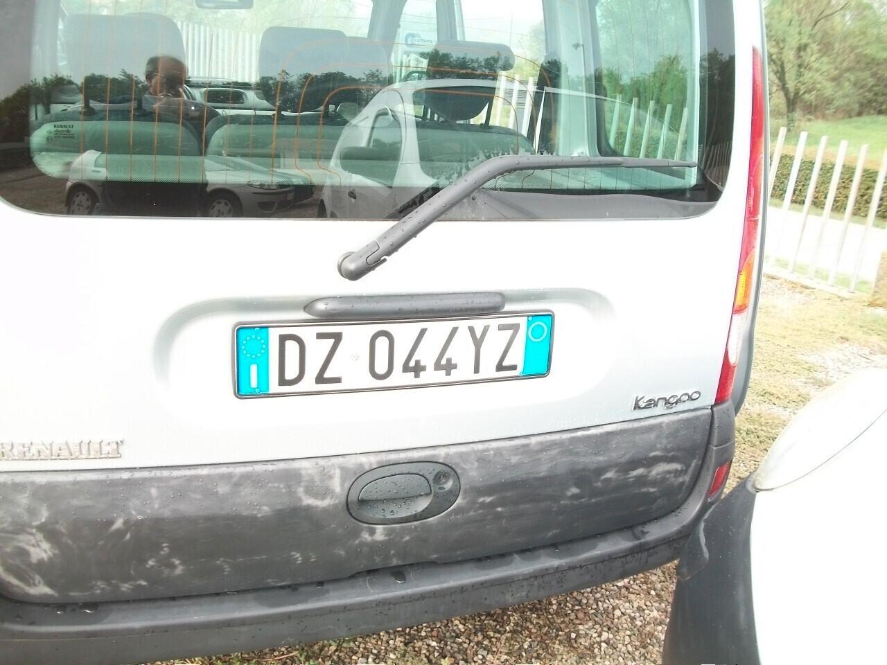 Renault Kangoo 1.598 KW 60 HP 82 BENZINA E METANO 17/12/2009 EURO 6 05 POSTI GARANZIA UN ANNO