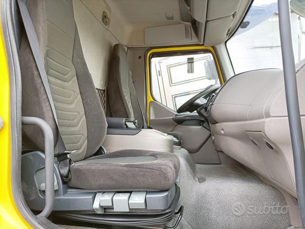 DAF LF 55 280 centina e sponda caricatrice