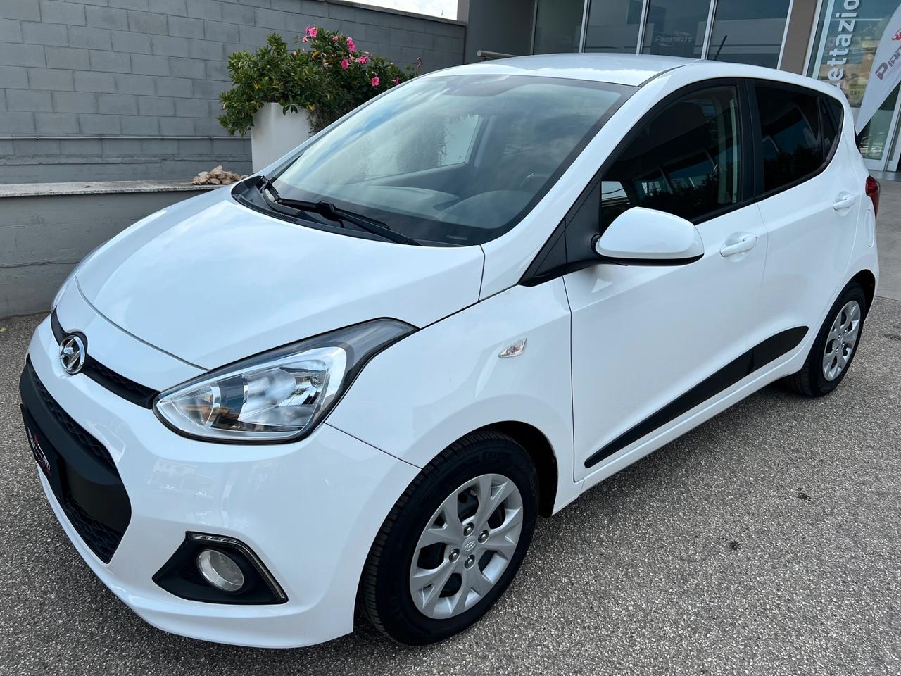 Hyundai i10 1.0 Comfort OK NEOPAT. TELCLIMA/PDC PERFETTA