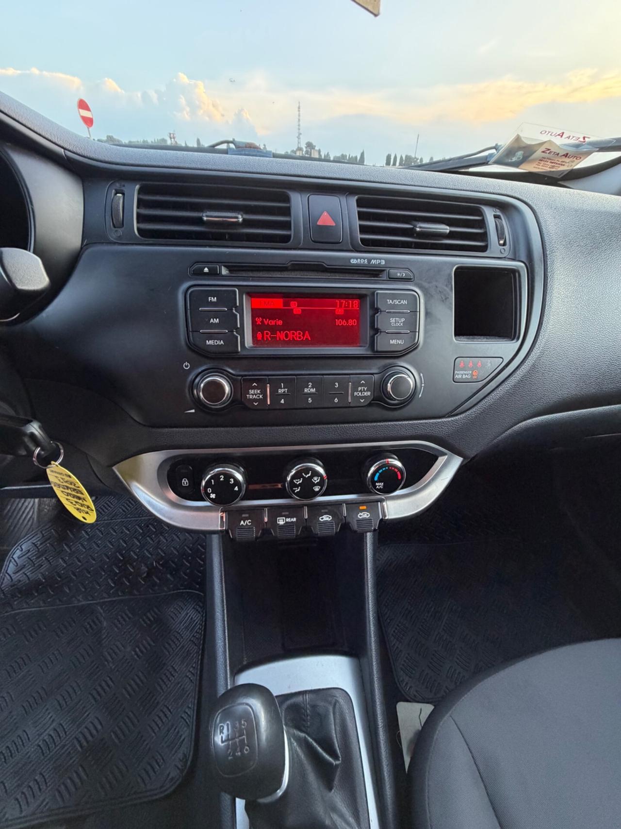 Kia Rio 1.1 CRDi 5p. Cool