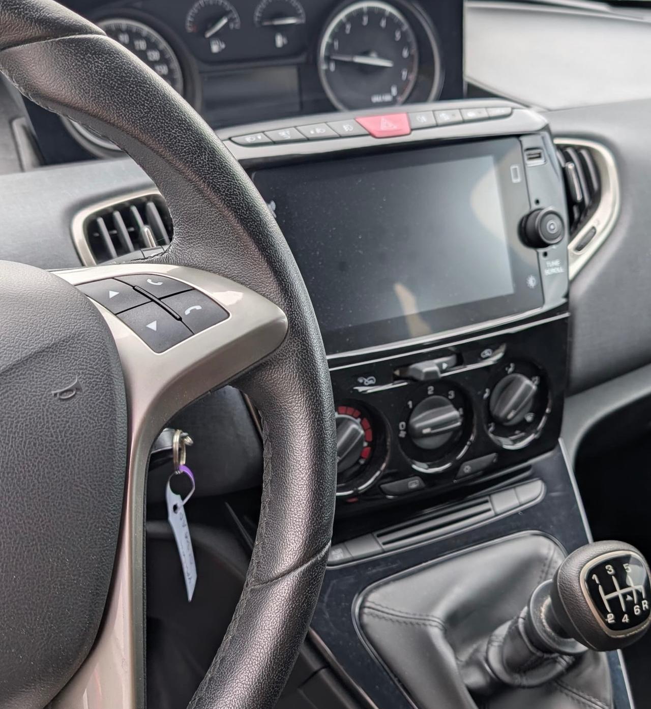 Lancia Ypsilon 1.0 FireFly 5 porte S&S Hybrid Gold