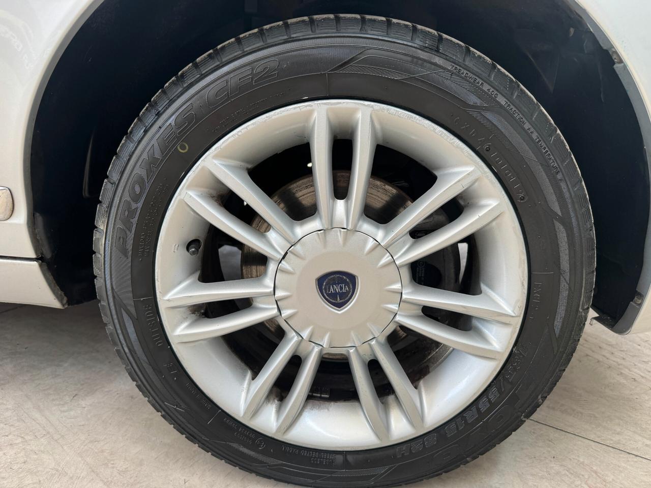 Lancia Ypsilon 1.2 69 CV Unyca