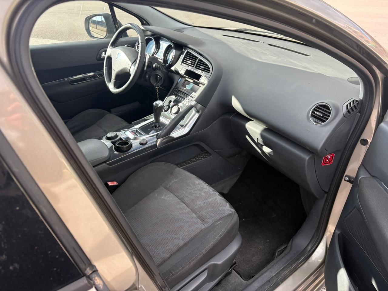 Peugeot 3008 1.6 HDi 110CV cambio robotizzato Business