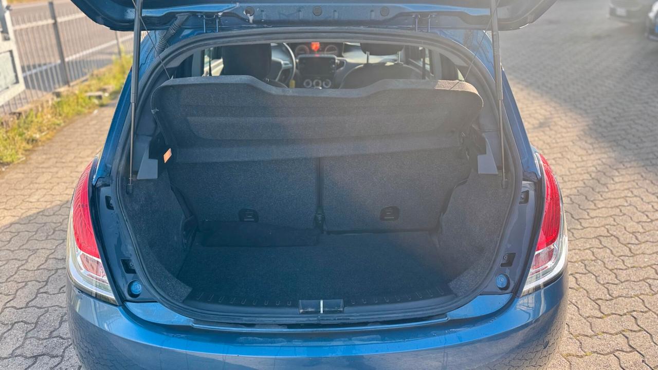 Lancia Ypsilon 1.0 HYBRID 2022