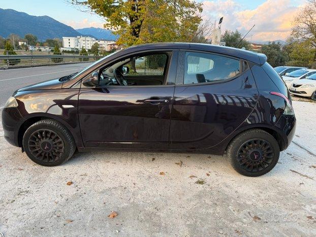 Lancia ypsilon