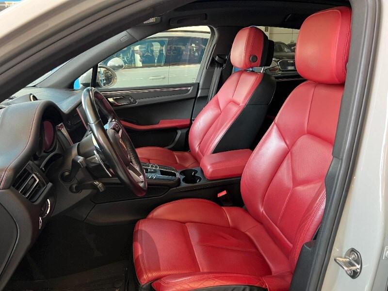 PORSCHE Macan 2.0