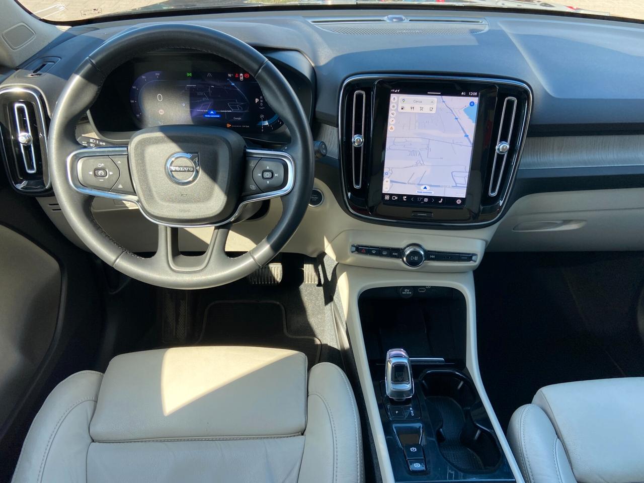 Volvo XC40 2.0 b3 Ultimate Dark Sport auto