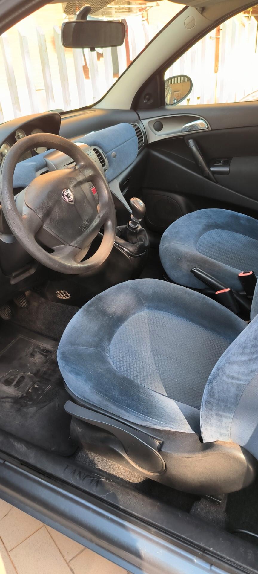 Lancia Ypsilon 1.2 16V Oro